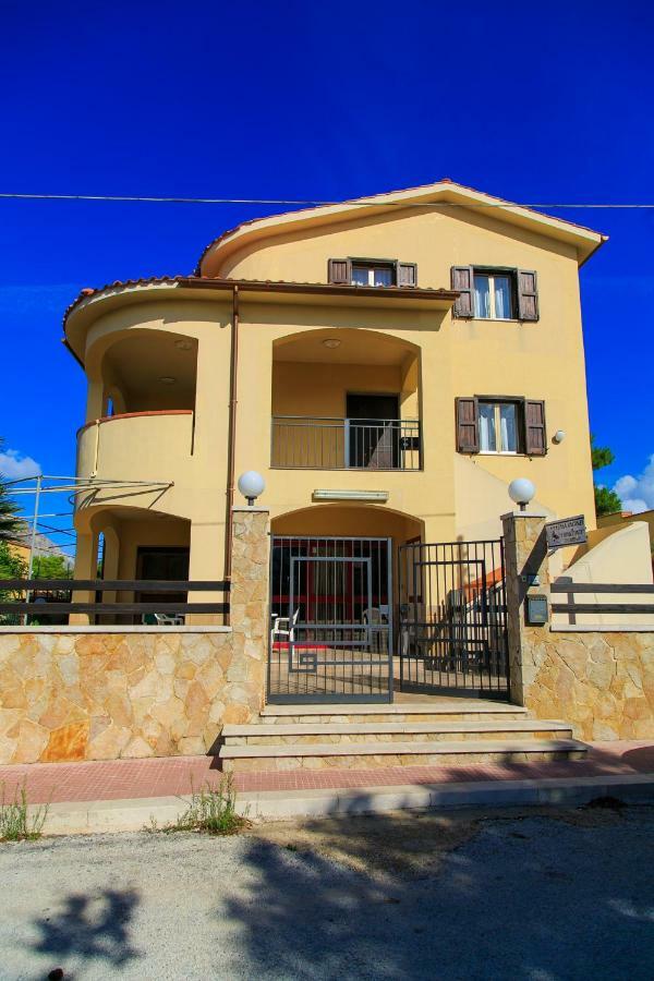 Casa Vacanze L'Orizzonte Aparthotel Valderice Exteriör bild