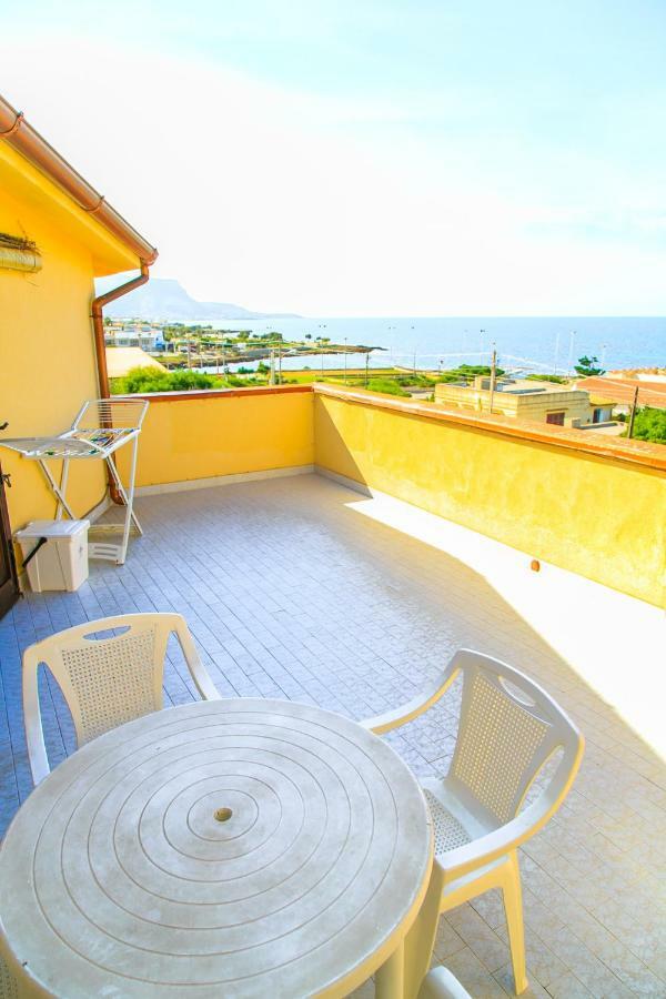 Casa Vacanze L'Orizzonte Aparthotel Valderice Exteriör bild