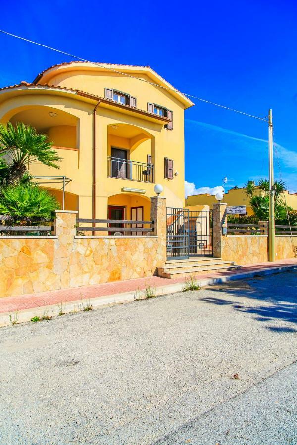 Casa Vacanze L'Orizzonte Aparthotel Valderice Exteriör bild