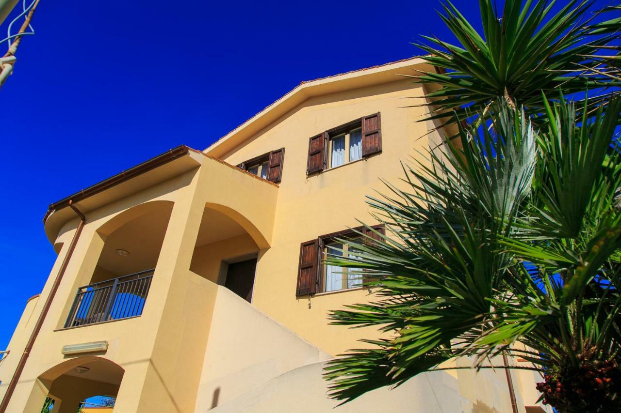 Casa Vacanze L'Orizzonte Aparthotel Valderice Exteriör bild